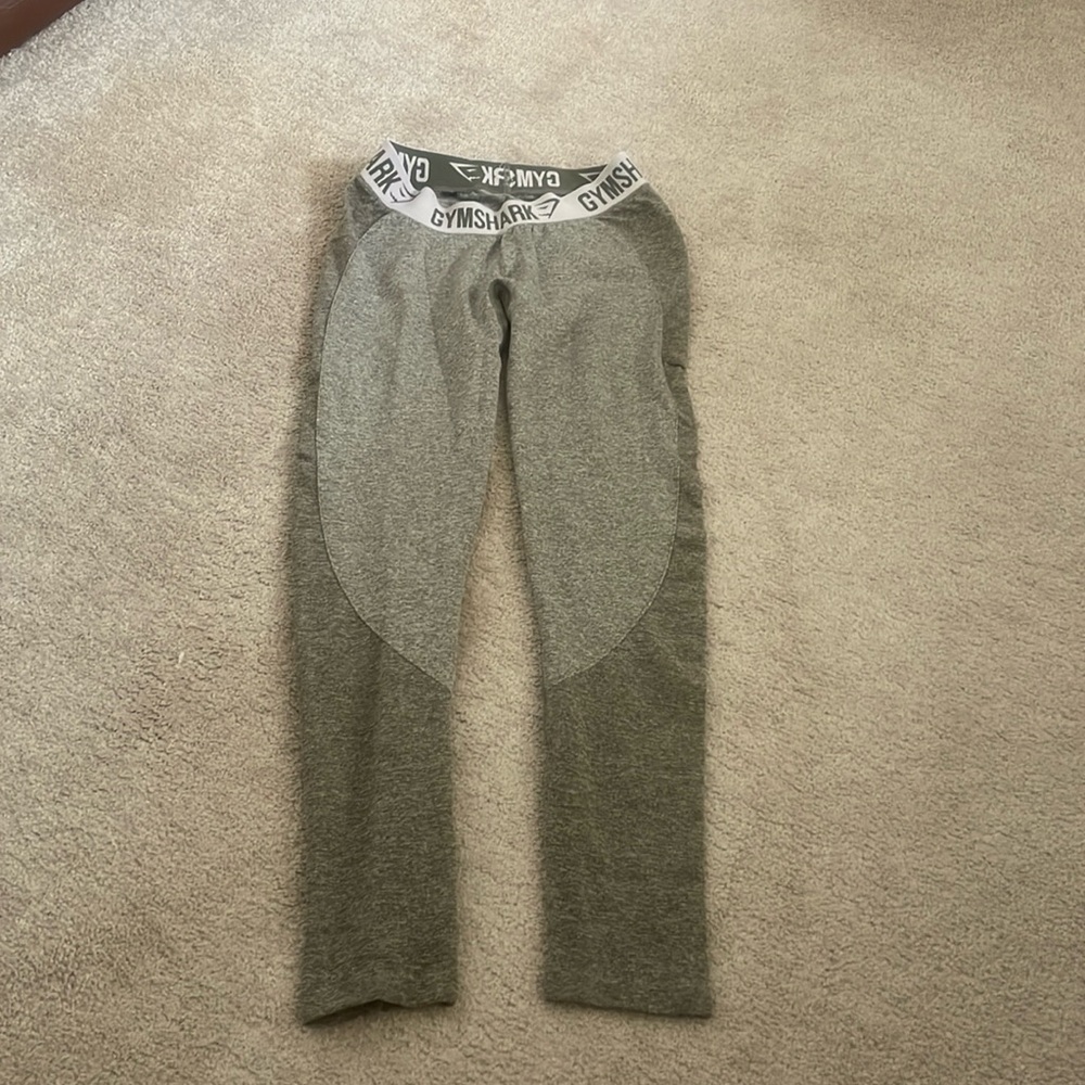 Gym shark leggings size M in color Olive green